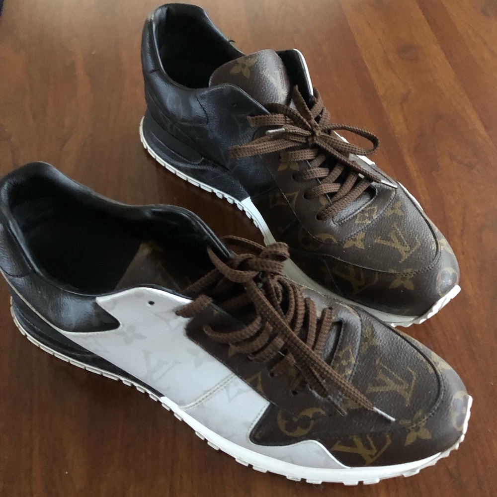 New men Louis Vuitton shoes. Only worn 2 times.